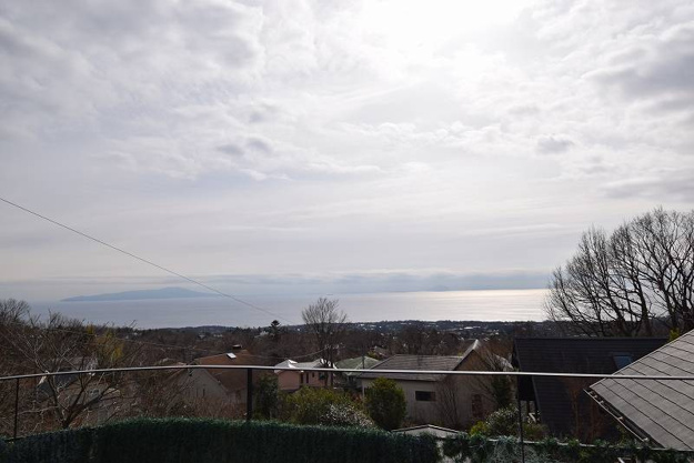 【展望】 | 大室高原別荘地　戸建 | お部屋からも海が見えます。写真は離れの屋上から撮影