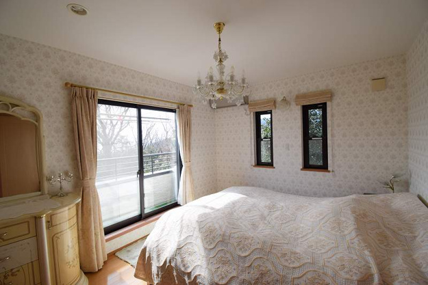 【洋室】 | 大室高原別荘地　戸建 | 明るい洋室です