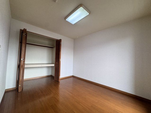 ヒーローマンション･ヴェルデの洋室