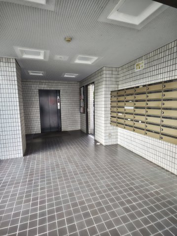 アクティ寝屋川のロビー