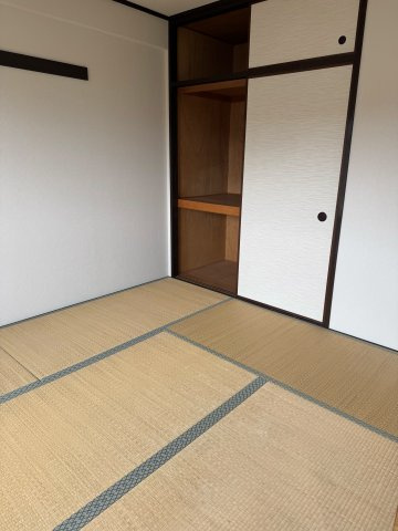グランデーミFYの居間・リビング
