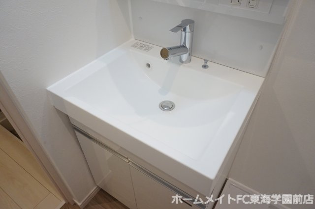 熊本市中央区黒髪２丁目のアパートの独立洗面台