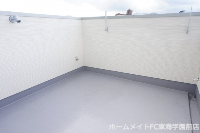 熊本市中央区黒髪２丁目のアパートのバルコニー
