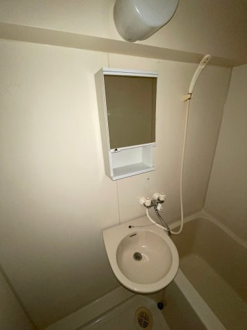 仲介手数料0円！！アクセス高辻の浴室