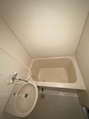 仲介手数料0円！！アクセス高辻の浴室