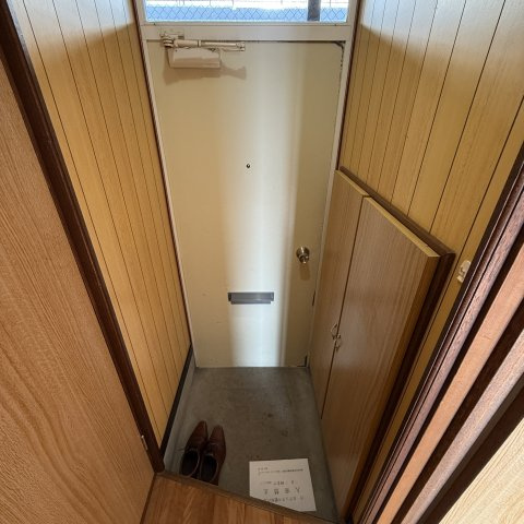 学）大昭グリーンヒル１の玄関