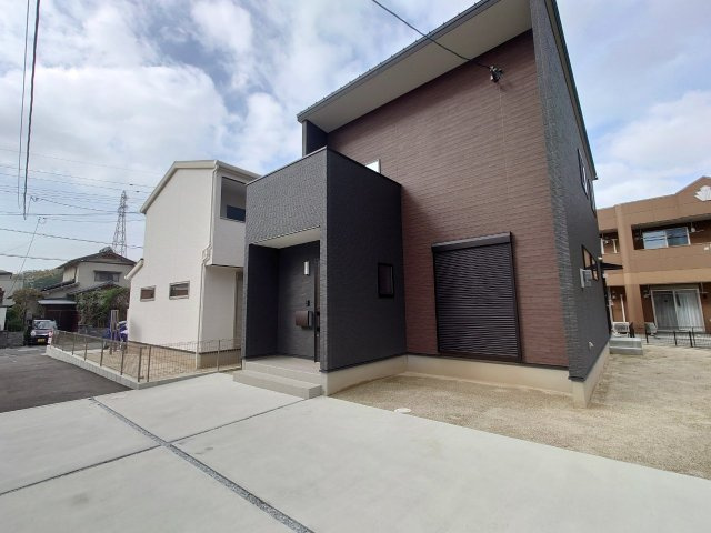 【Luminous－ルミナス－】－フタバホームー小倉南区長尾4丁目　【小倉南区　新築戸建て】の外観|黒と茶色ののかっこいいスタイリッシュな外観です♪