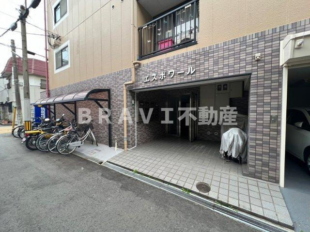 エスポワール BRAVI不動産のエントランス