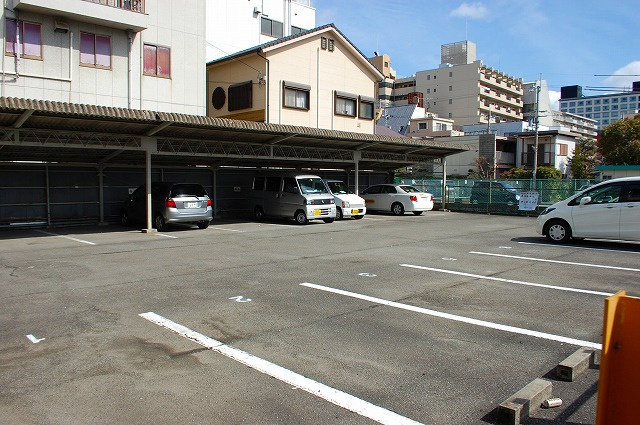 三条大西モータープールの外観