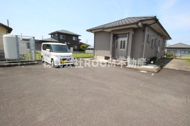 黒木貸家の駐車場|駐車場完備です
