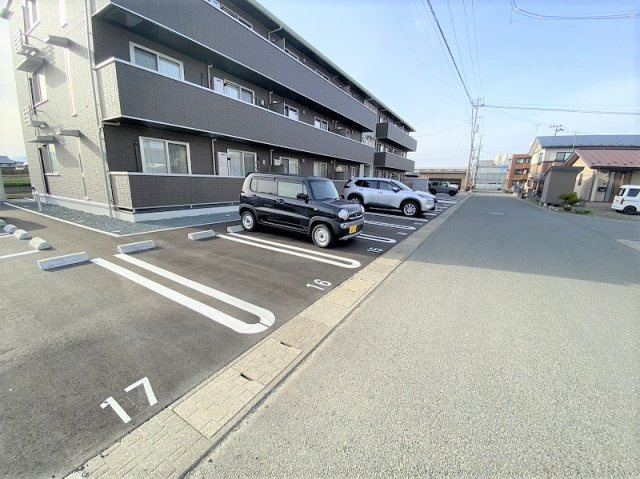 クレールの駐車場