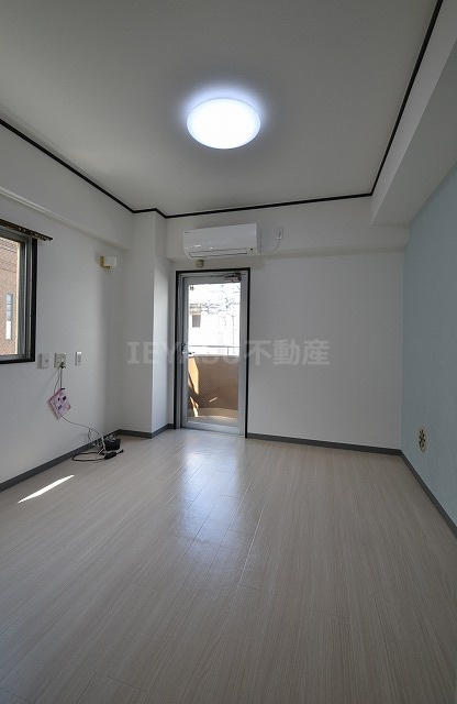 広島市南区大州２丁目の賃貸マンションの居間・リビング