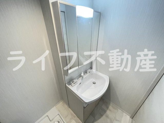 Gran　QUALIOR北巽の独立洗面台|独立洗面台、小物を置くことができて便利です