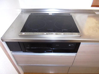 【キッチン】 | ウエルメゾン江坂 | IH3口コンロ★（同タイプ部屋より）