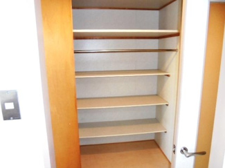 【収納】 | ウエルメゾン江坂 | LDK部分収納★（同タイプ部屋より）