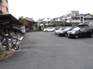 【駐車場】 | ウエルメゾン江坂 | 敷地内駐車場★