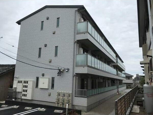 コンフォーティア　　　刈谷市近郊の賃貸はクラスホームの駐車場