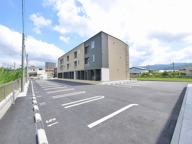 アネモスヒルズ天理Ⅱの駐車場|駐車場があるので、車を買う予定の方も安心です