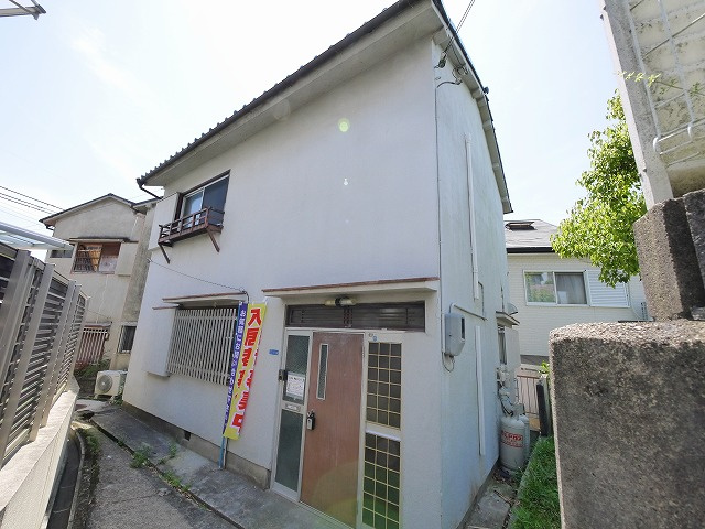 あやめ池南5丁目貸家の外観