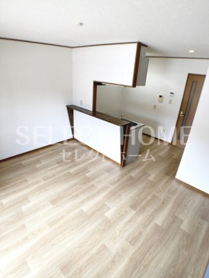 【居間・リビング】 | グリーンシティ竜美Ｍ棟 | こちらの居間で趣味の時間をお楽しみください