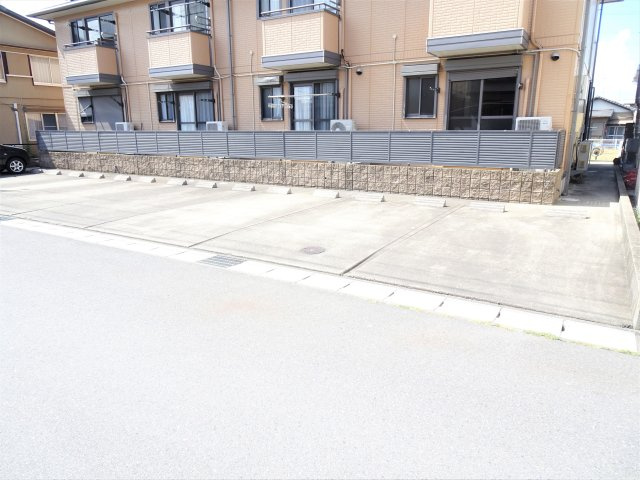 BLOOMの駐車場