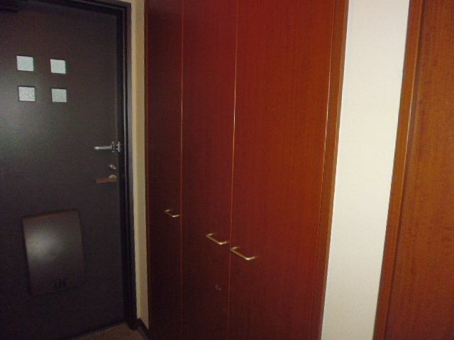 グランディールAの玄関|シューズボックス