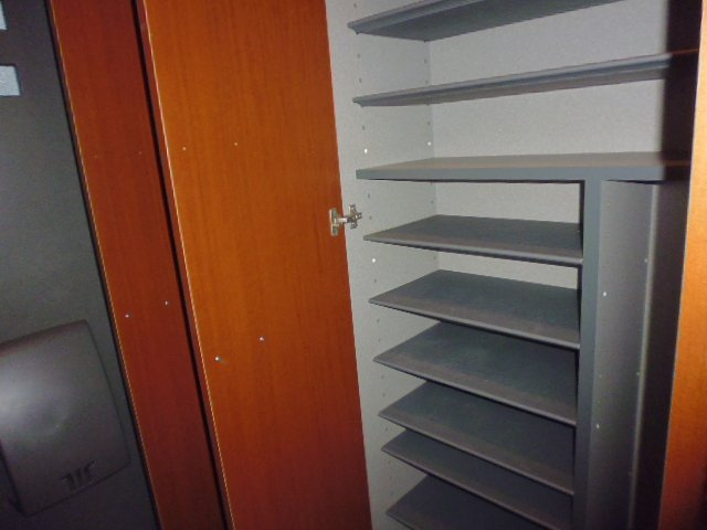 グランディールAの玄関|シューズボックス（中）