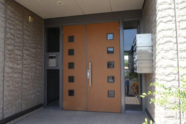 グランディールAのエントランス|オートロック