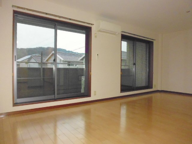 グランディールAの居間・リビング