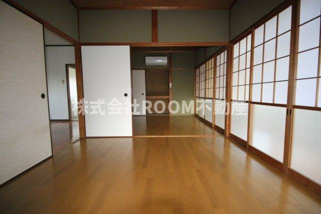 都城市都島町の一戸建ての居間・リビング|使いやすい居間です