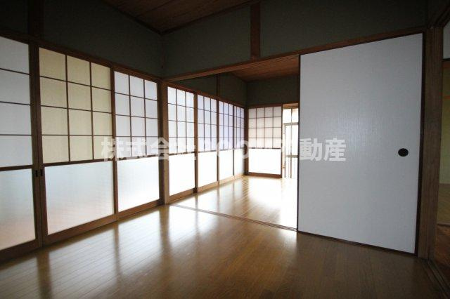 都城市都島町の一戸建ての居間・リビング|ゆったりとしたリビングです