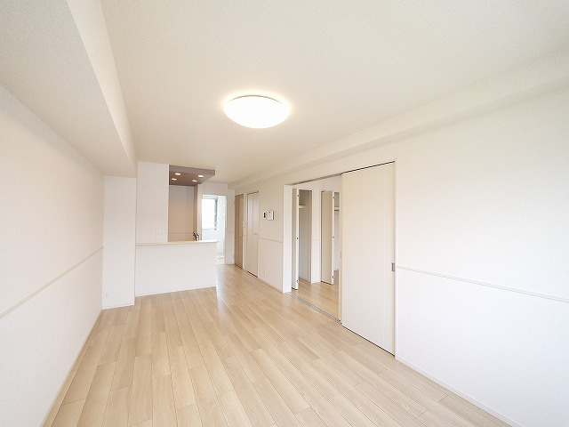 アネモスヒルズ天理Ⅰの居間・リビング|こちらのリビングで趣味の時間をお楽しみください