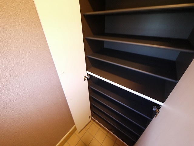 アネモスヒルズ天理Ⅰの玄関|下駄箱