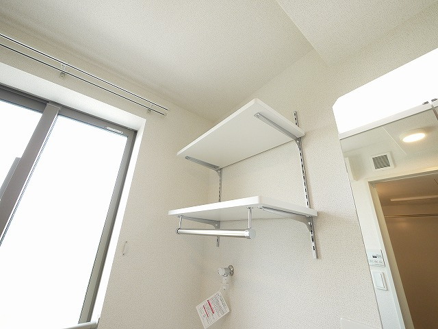 アネモスヒルズ天理Ⅰの独立洗面台|棚