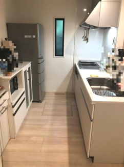 【キッチン】 | 八街市八街ほ　中古戸建 | 令和4年10月築 JR総武本線八街駅徒歩約9分 オール電化 ４SLDK テレワークルーム・畳コーナー