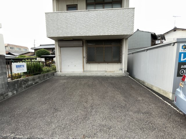 西区児玉倉庫の駐車場