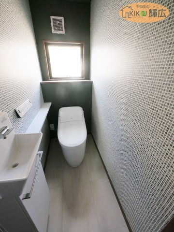 明石市二見町福里　中古戸建のトイレ