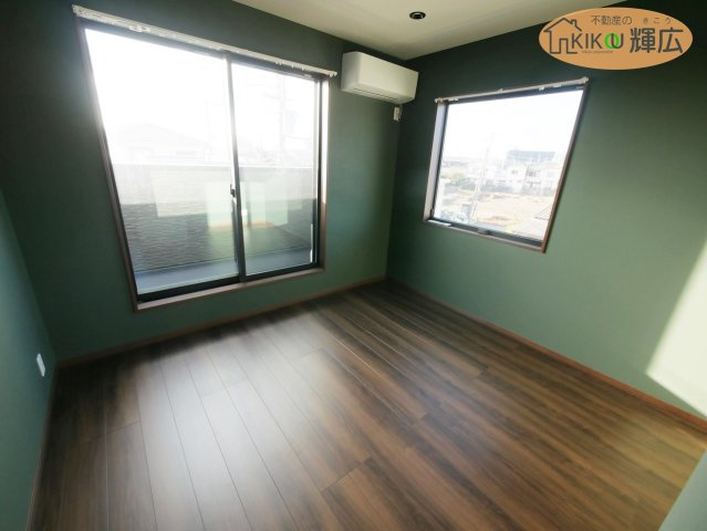 【洋室】 | 明石市二見町福里　中古戸建 | 周辺環境は充実しておりますので、スーパー、コンビニ徒歩圏内です