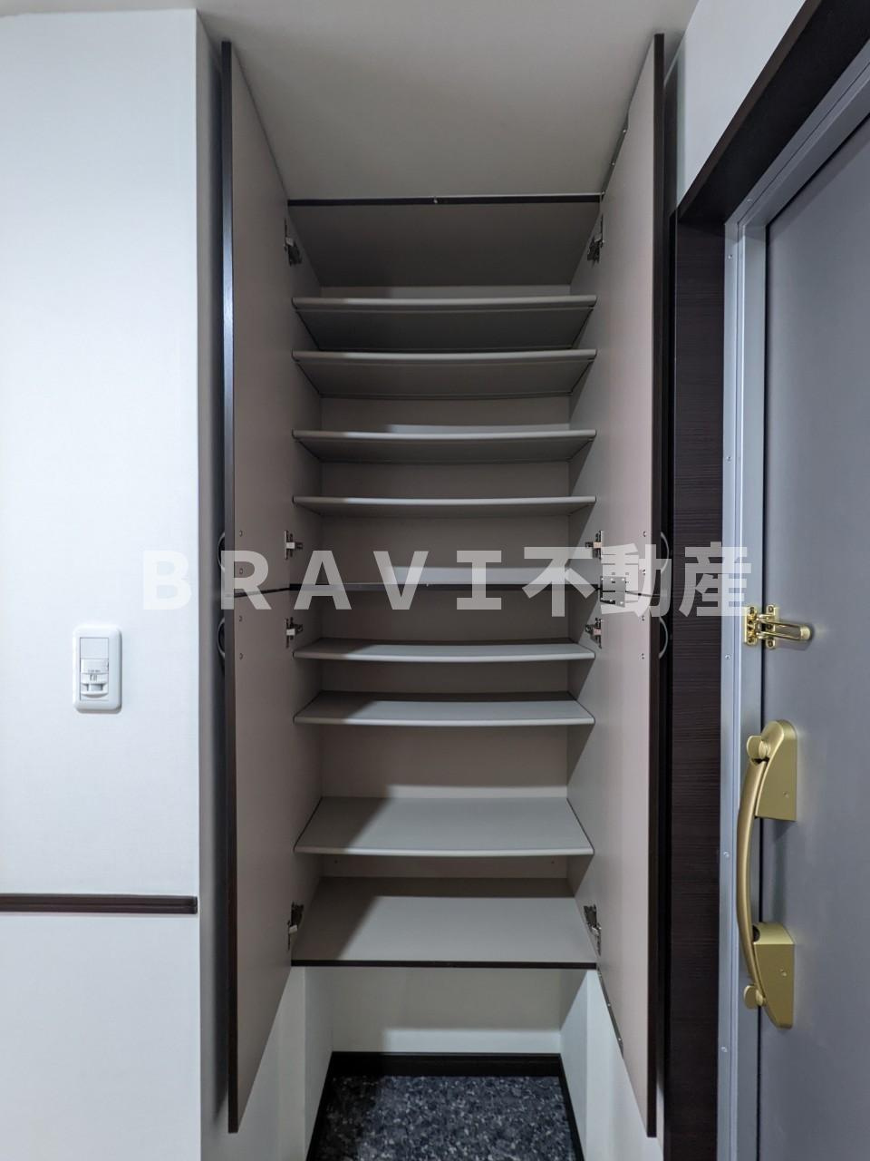 NS上町セブン BRAVI不動産の玄関