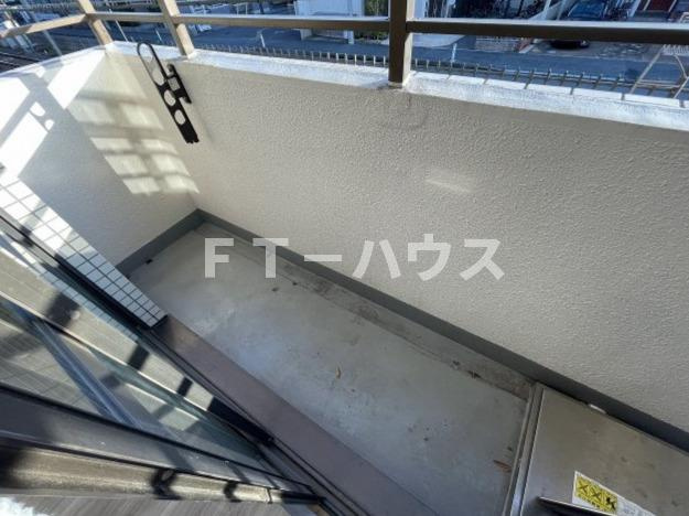 オネスティ大久保弐番館のバルコニー