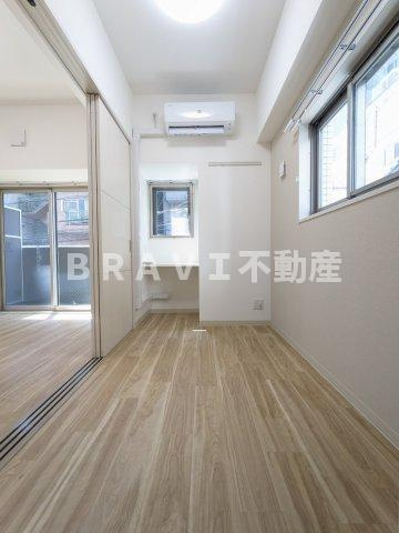 ラフィット松屋町 BRAVI不動産の寝室