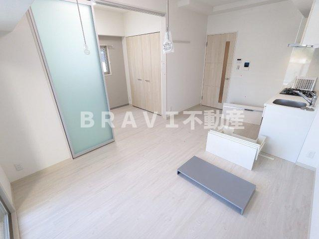ラフィット松屋町 BRAVI不動産の居間・リビング