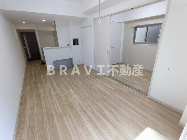 ラフィット松屋町 BRAVI不動産の居間・リビング