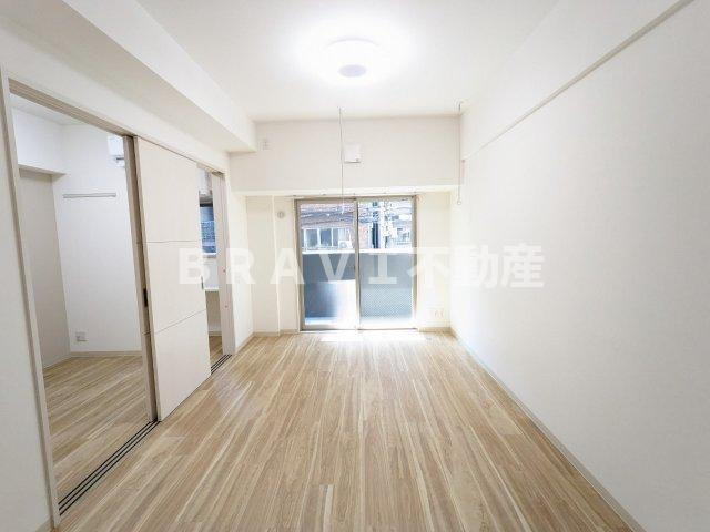 ラフィット松屋町 BRAVI不動産の居間・リビング