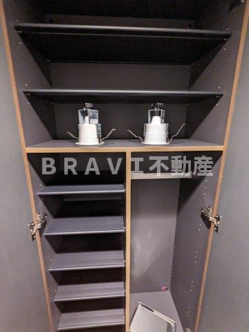 ラフィット松屋町 BRAVI不動産の玄関