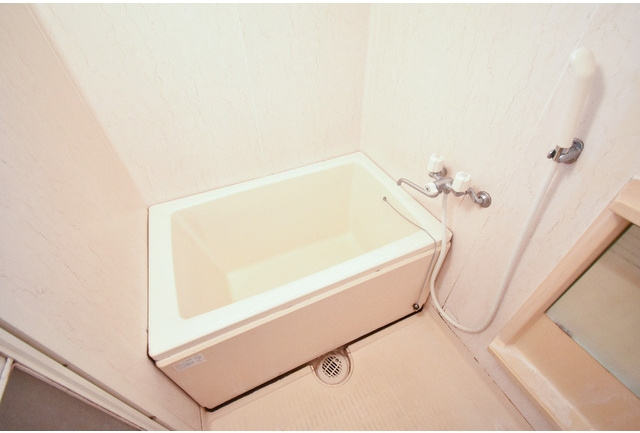 ちろりん村【キャッシュバック対象物件】の浴室|コンパクトで使いやすいお風呂です