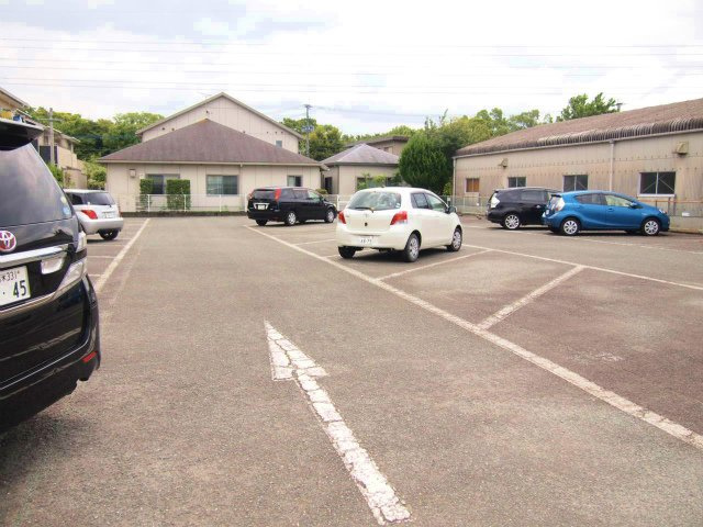 ちろりん村【キャッシュバック対象物件】の駐車場