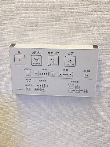 柴又5丁目貸家のトイレ|リモコン式温水洗浄便座