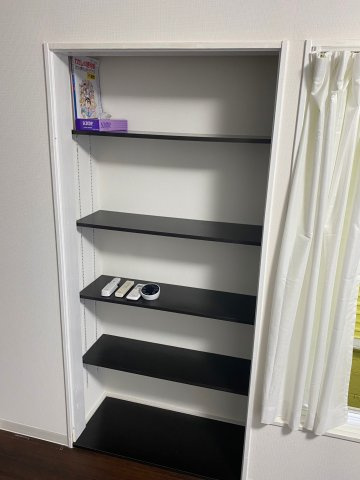 柴又5丁目貸家の収納|1F洋室棚