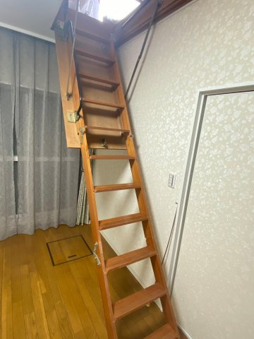 柴又5丁目貸家のその他|屋根裏部屋ハシゴ